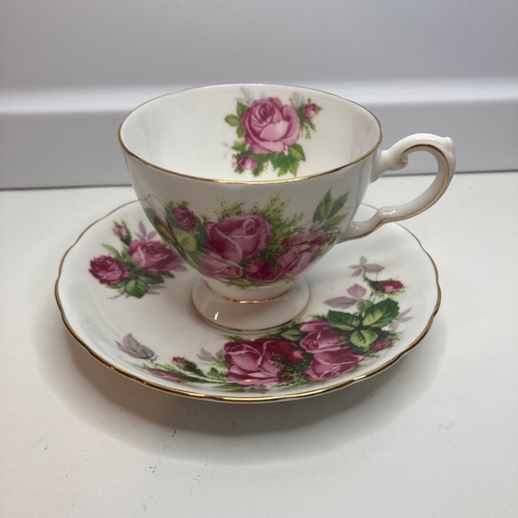 Tuscan/Royal Tuscan MOSS ROSE Cup & Saucer Set C9612 Bone China GREAT CONDITION - Picture 2 of 12